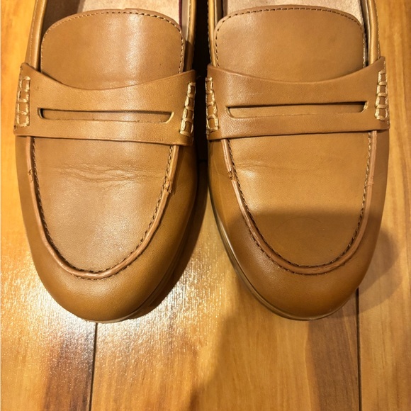 Naturalizer Women's 9W Tan Loafer - Picture 4 of 5